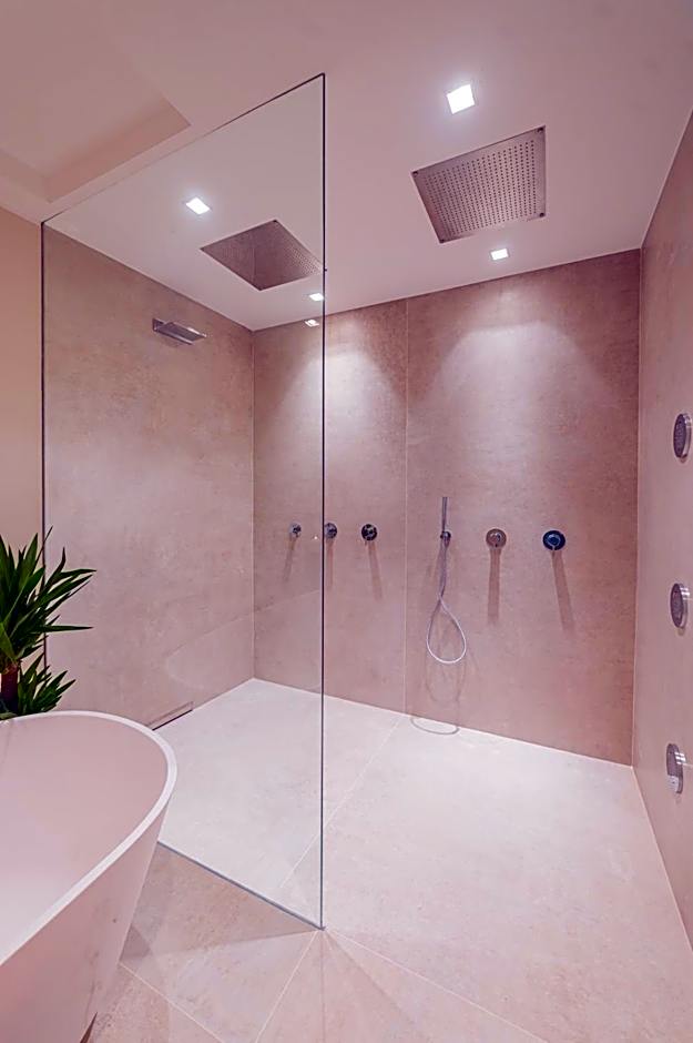 Naxi Suites
