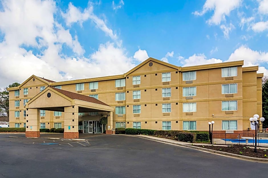 Quality Suites Atlanta Airport East