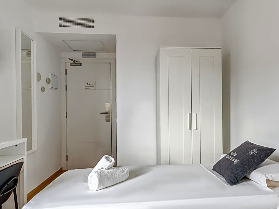 Limehome Barcelona Carrer de Fontcoberta - Digital Access