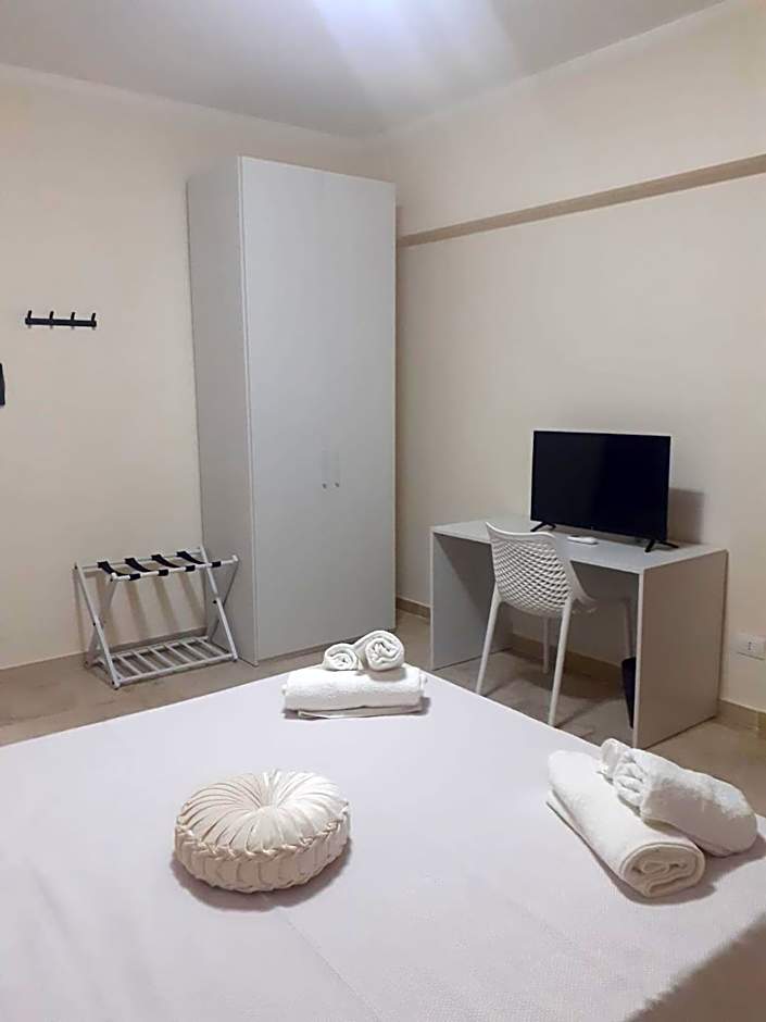 LOVELY BIANCO - Rooms & Apartment