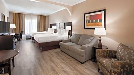Deluxe Two Queen Suite with Roll-in Shower - Disability Access