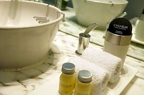 Superior Room (1 King Bed)