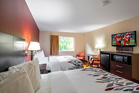 Deluxe Room with Three Queen Beds Non-Smoking