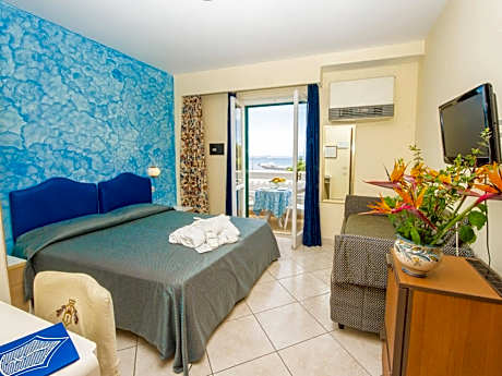 Double or Twin Room with Sea View