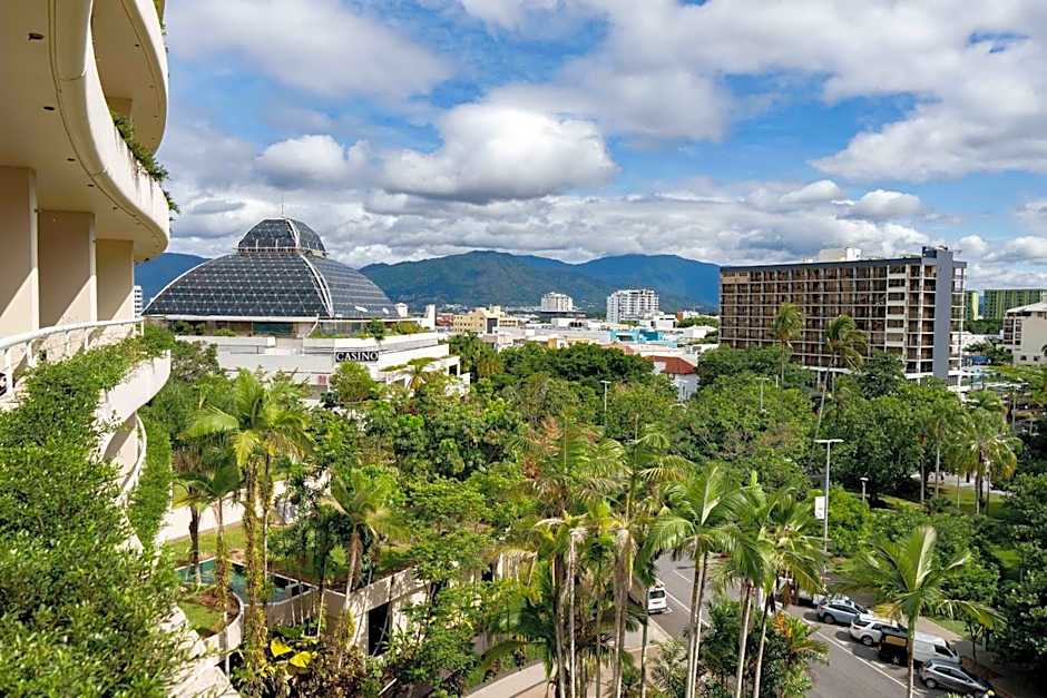 Hilton Cairns