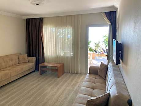 Quadruple Room with Sea View - Annex