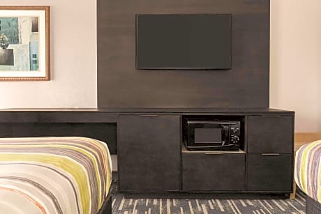 Accessible 2 Queen Beds