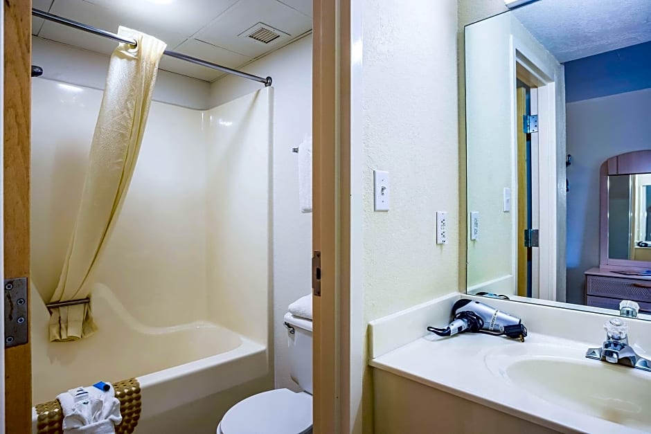 Rodeway Inn Branson, Brick House