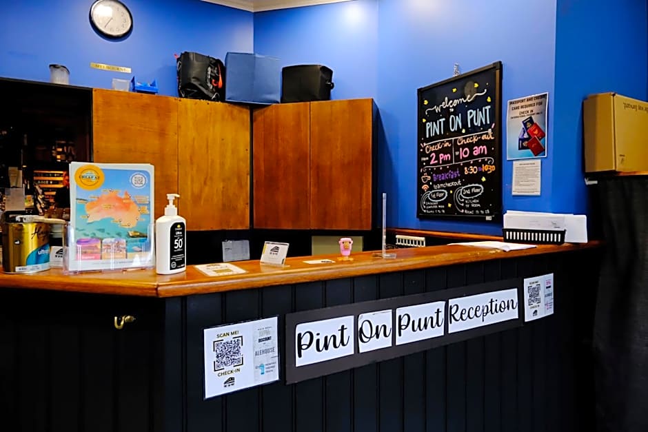 Pint On Punt Backpackers