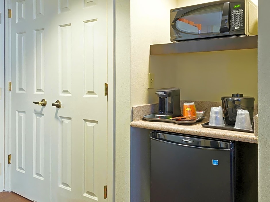 La Quinta Inn & Suites by Wyndham Tampa North