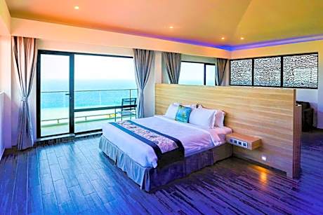King Suite with Balcony and Seaview