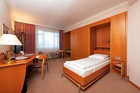 Single Room with small bed