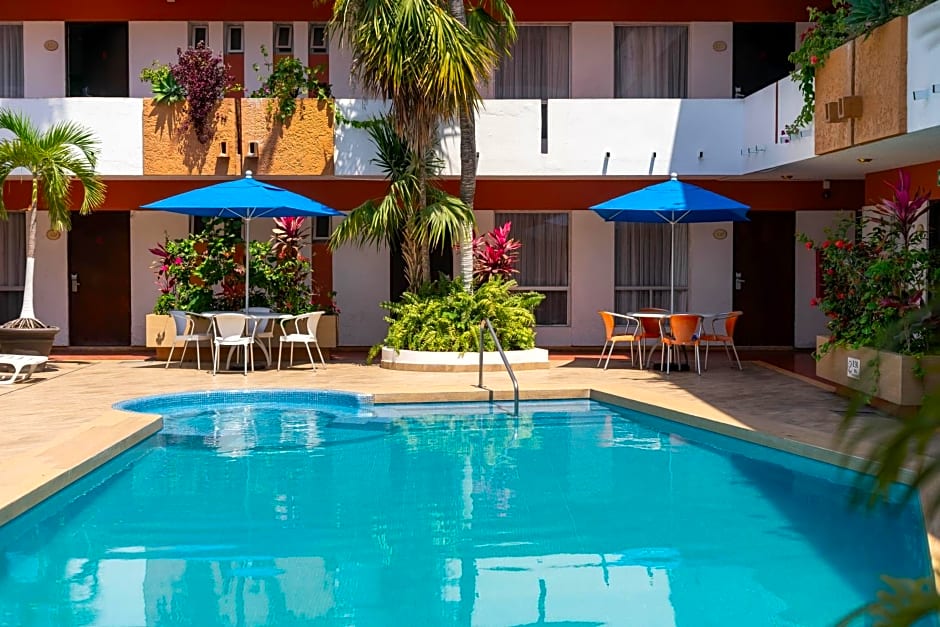 Hotel Azteca Inn