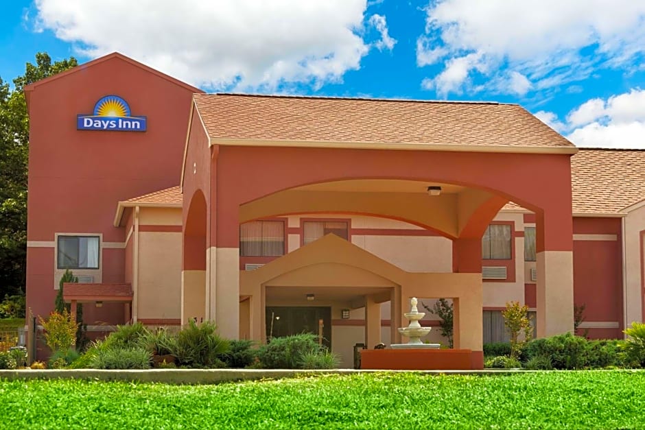 Days Inn by Wyndham Lumberton