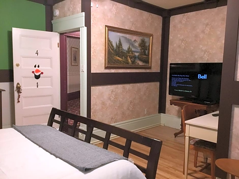 Marmora and Lake Inn and Victorian Diner