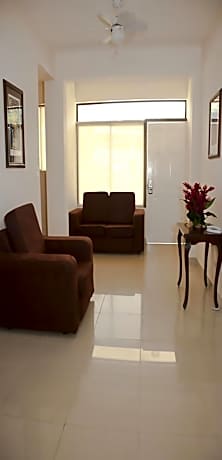 Apartment (6 Adults) (0.7 mi from the Beach)