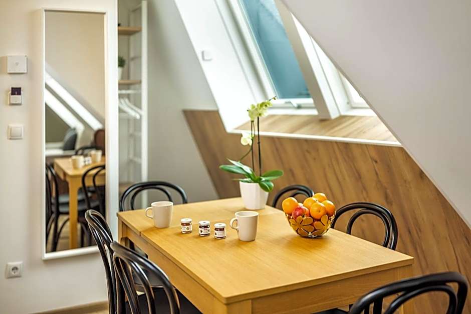 Jimmy's Apartments Lory