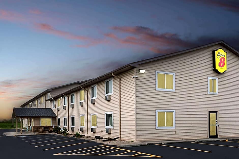 Super 8 by Wyndham Council Bluffs IA Omaha NE Area