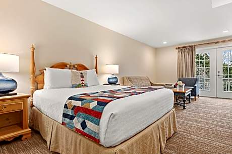 2nd floor Poolside Queen Bed