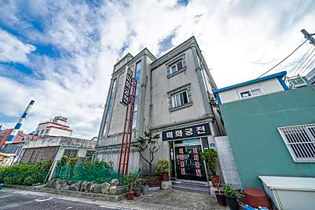 Sacheon Mihwa Palace
