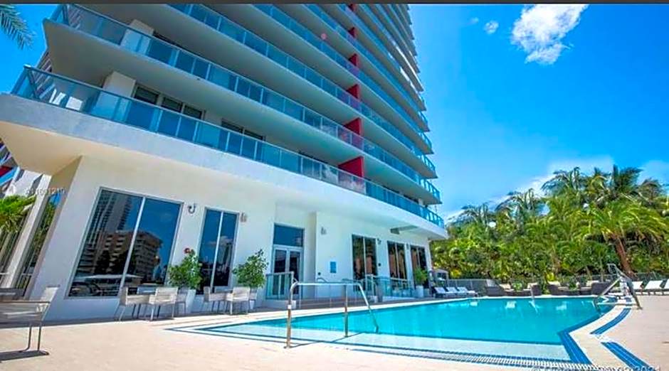 Stunning Penthouse Suite Waterfront 2BD 2BA