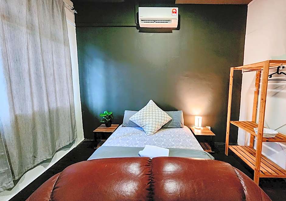 Upspot Kuching Waterfront Premium Hostel