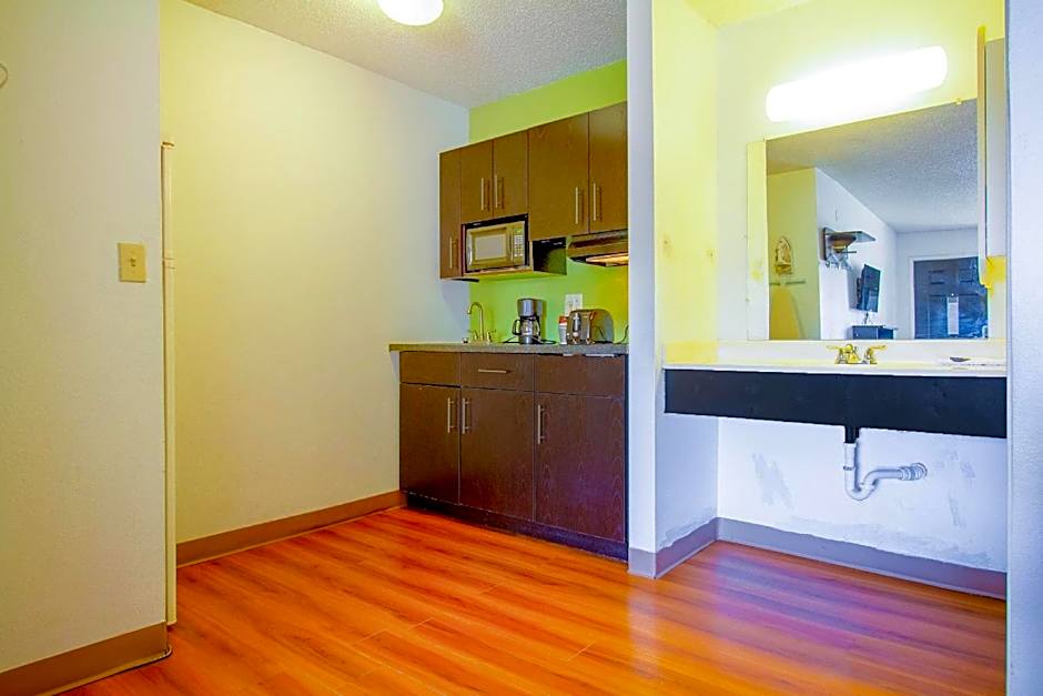 Studio Inn Exten Stay Oklahoma City Airport – Oklahoma City, OK