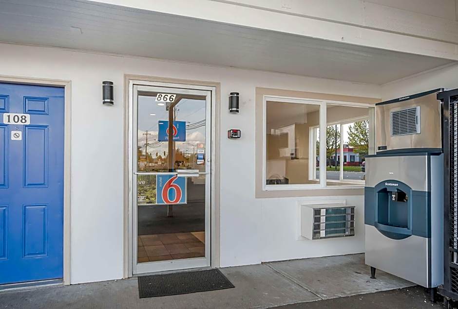 Motel 6-Burlington, WA