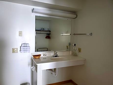 Queen Room - Disability Access