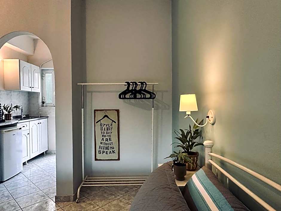 Royal Jelly Suites - Renovated Suites with Pool Just 5 Minutes walk from the Beach By Villa Mana Gers