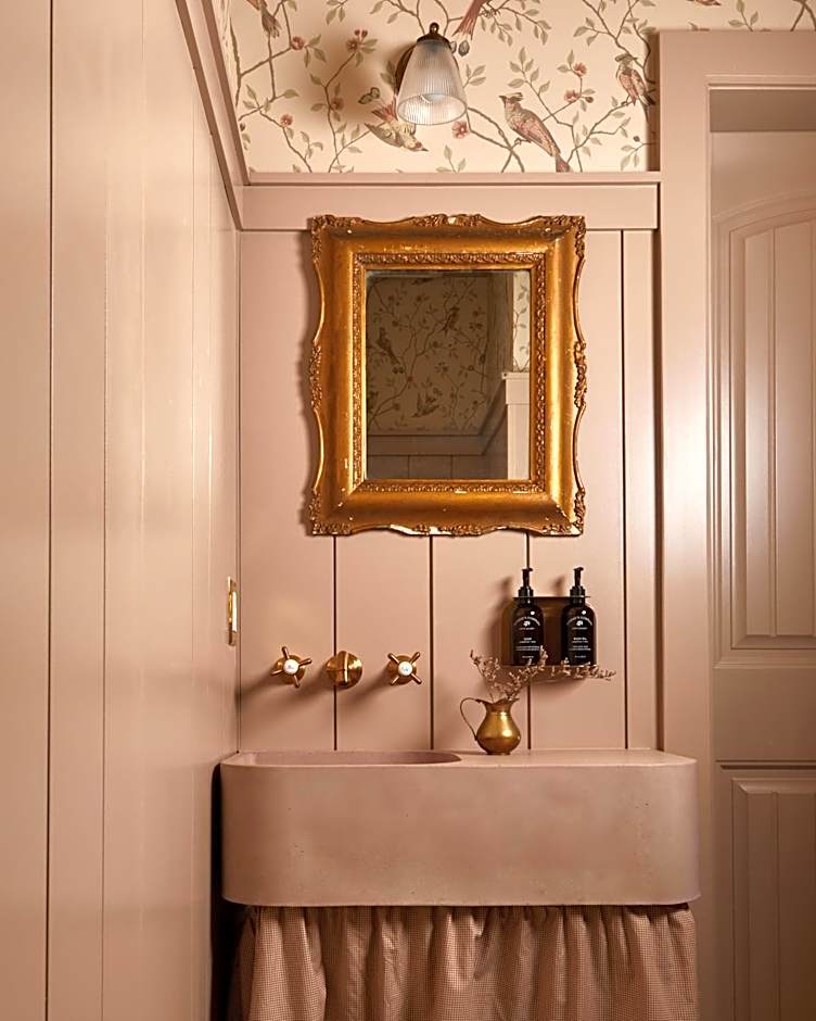 The June Motel, Beaver Valley