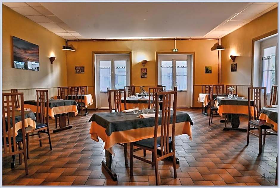 Logis Hotel Des Voyageurs Restaurant La Bonne Tabl'Hay
