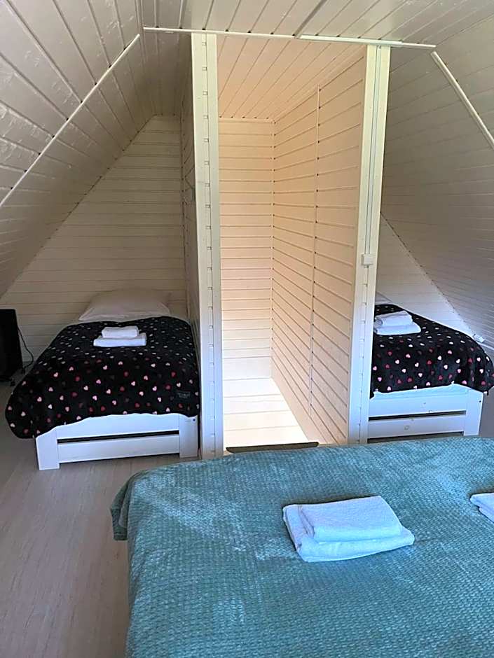 Domki nad jeziorem Kazub