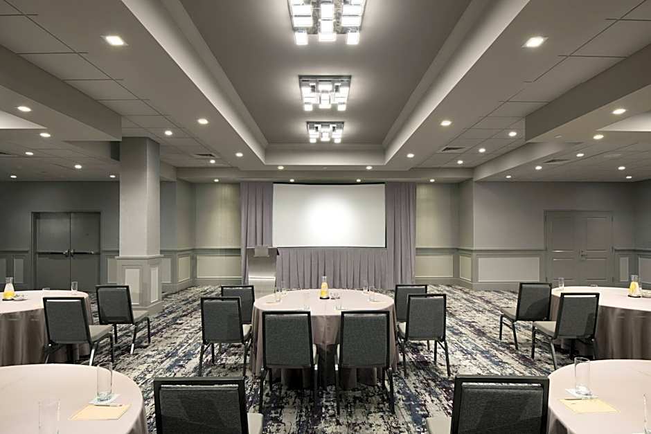 Renaissance by Marriott Boston Patriot Place Hotel