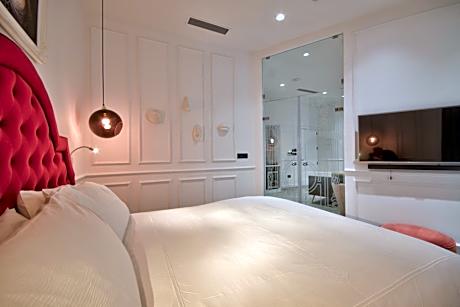 Deluxe Suite with Spa Bath