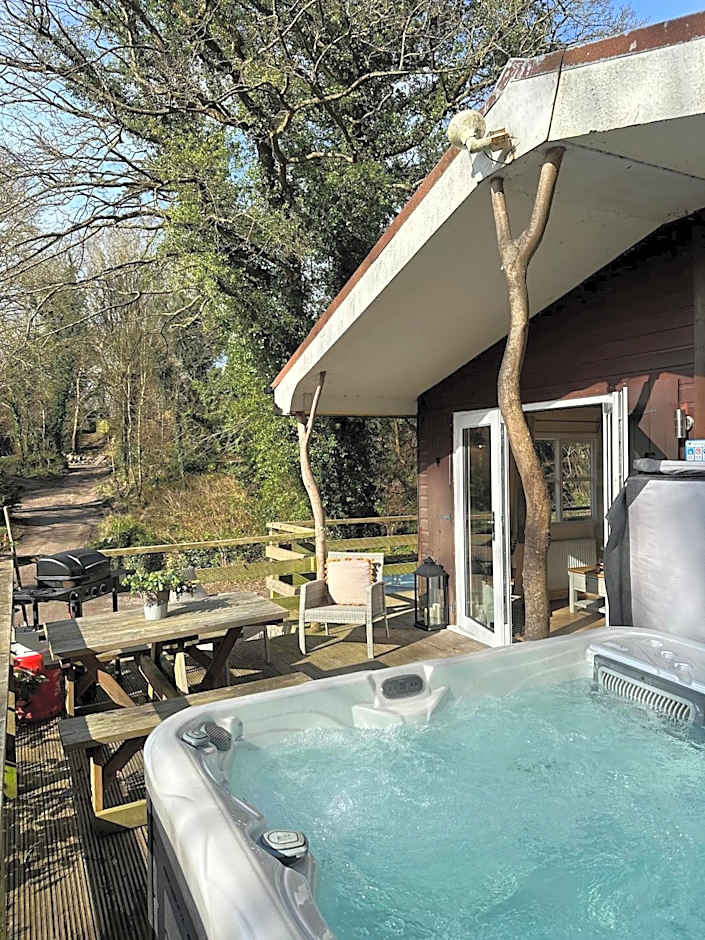 Herons Lake Retreat Hot Tub Lodges