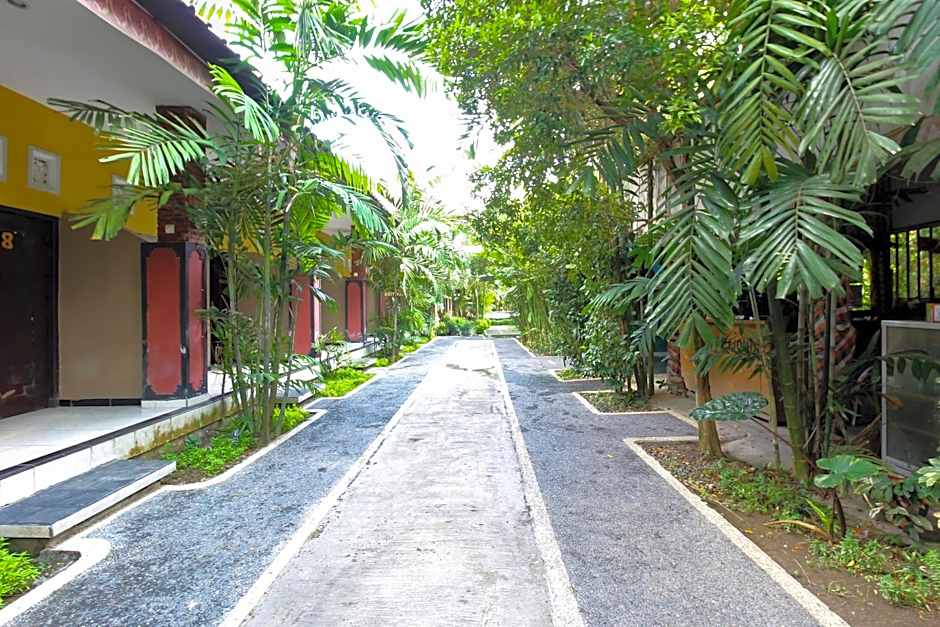 RedDoorz at Saren Anyar Homestay Lukluk