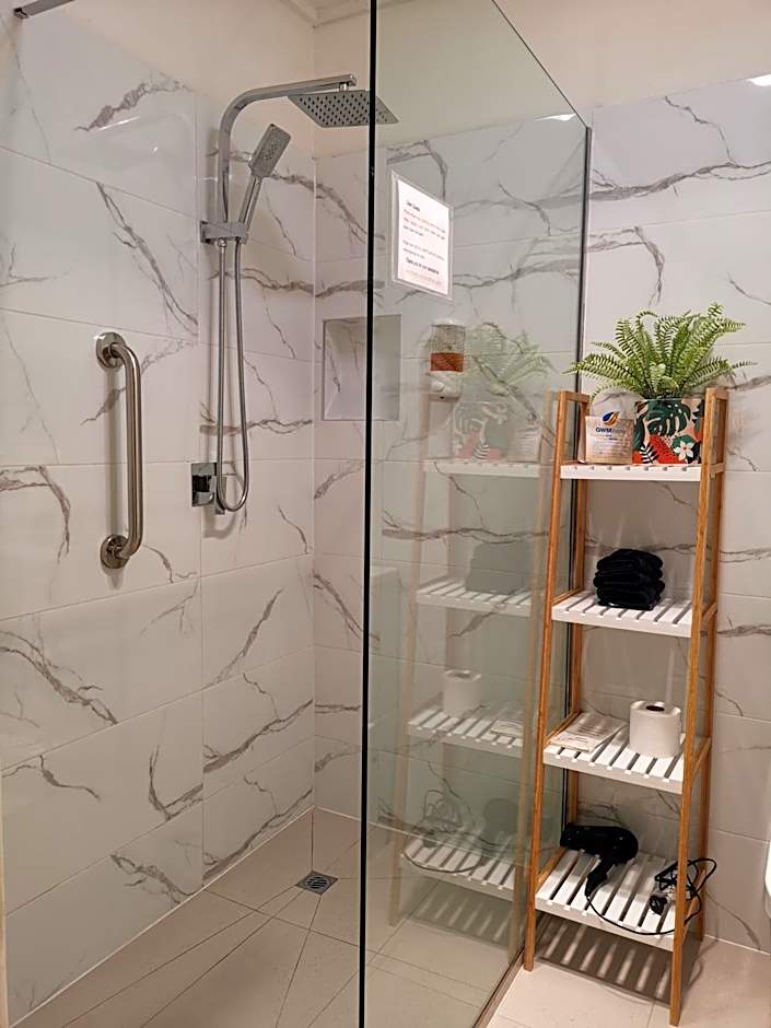 Donald Riverside Motel