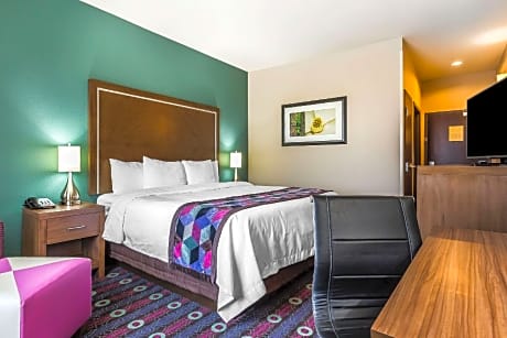1 King Bed, Nonsmoking