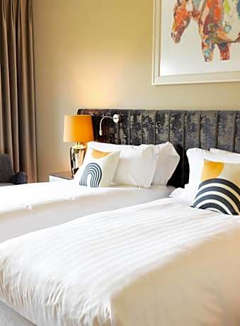 Standard Twin Room with Hot Tub and Paddock View Terrace