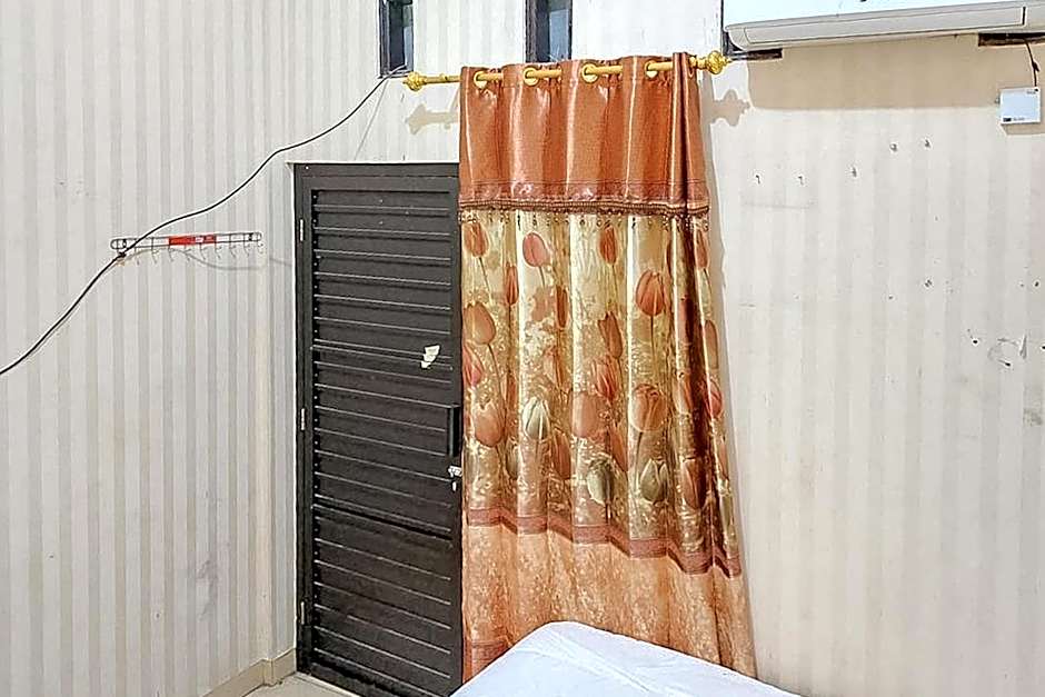 Icha Homestay near Terminal Purabaya Madiun