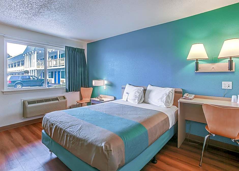 Motel 6-Coos Bay, OR