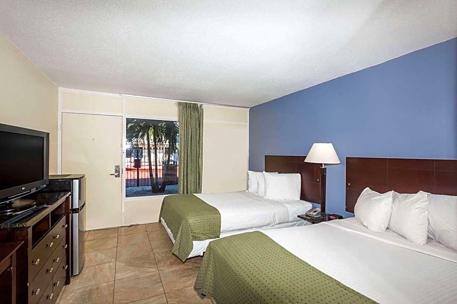Days Inn by Wyndham St. Petersburg / Tampa Bay Area
