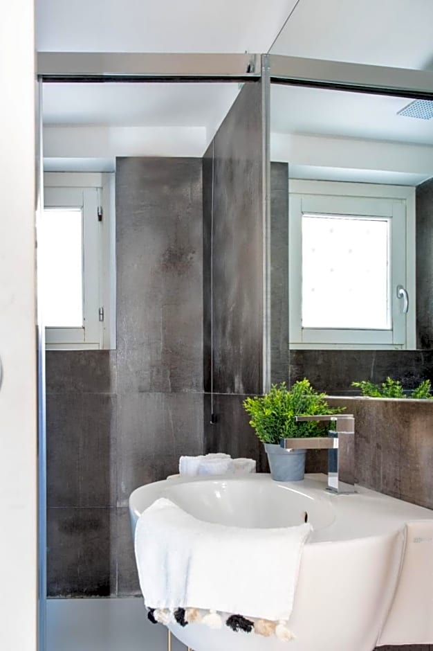 Moncada Suites & Apartments