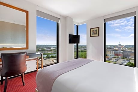 Suite Queen Size Bed