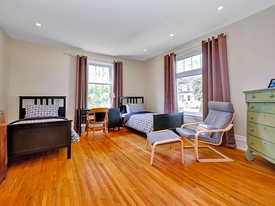 Wind & Waves - Wellington waterfront with Satellite TV & fire pit