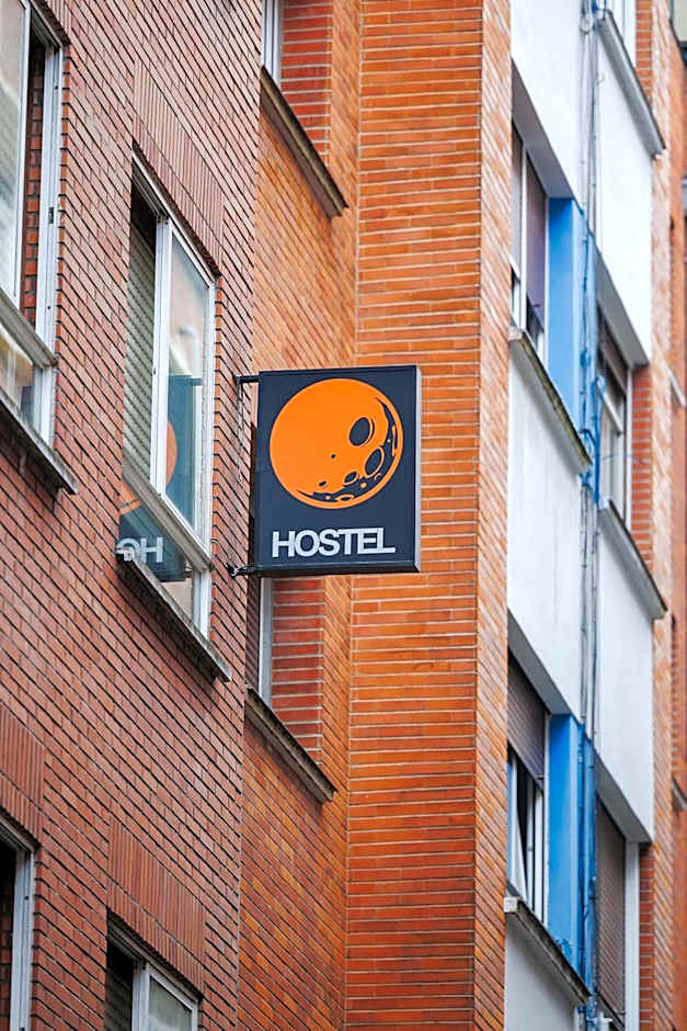 Moon Hostel Bio