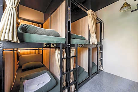 Bunk Bed in 6-Bed Female Dormitory Room