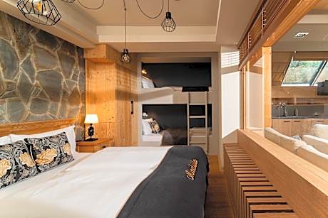 Deluxe Family Suite
