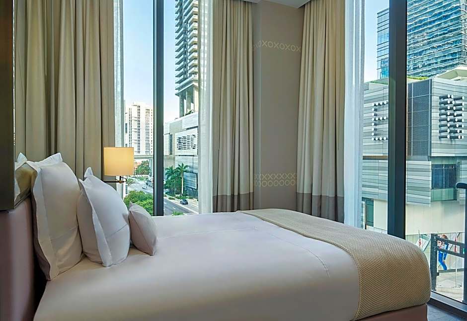 SLS LUX Brickell